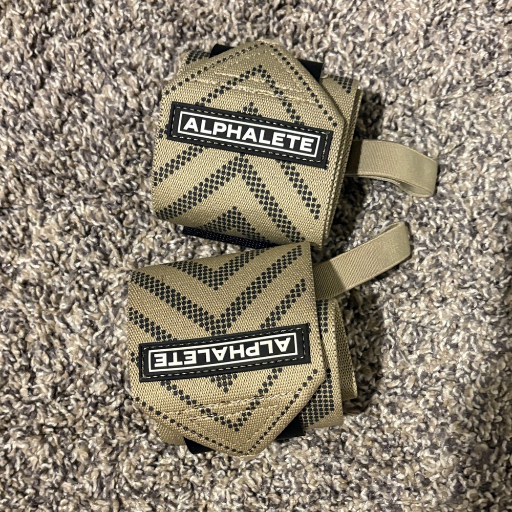 Alphalete Chevron Pattern Wrist Straps in Tan and Black